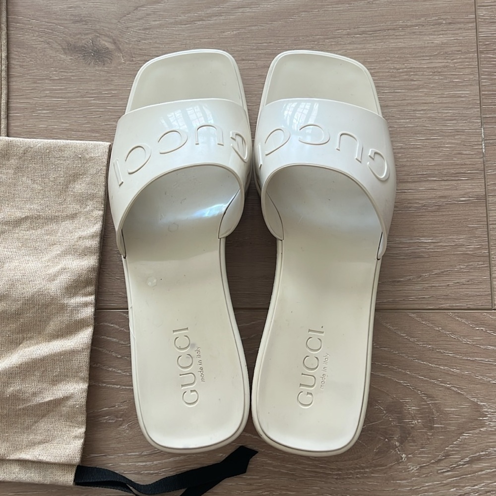 Gucci Women's Cream Logo Block Heel Slide Sandals - Picture 3 of 6
